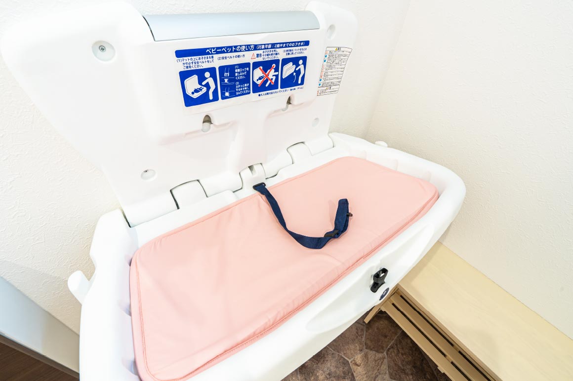 キッズスペース、オムツ交換台